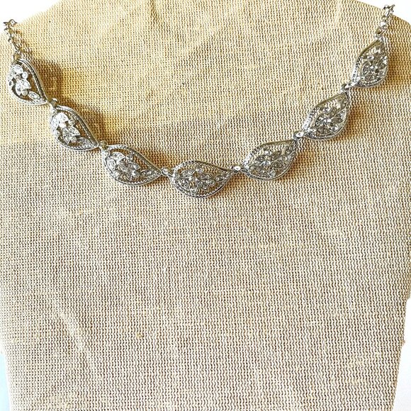 2028 Jewelry Crystal Teardrop Collar Silver Statement Necklace - Picture 4 of 9